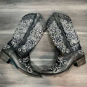 Elegant Black and White Embroidered Women's Shoes